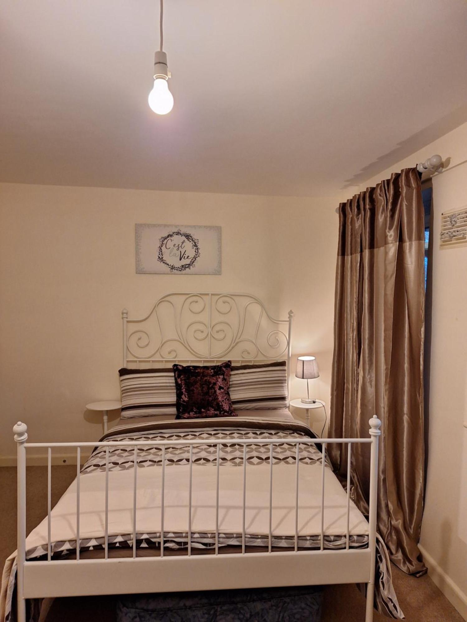 The Cosy Queen Apartemen *